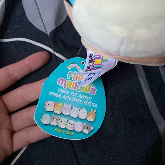 Flip a mallows leonard and Liv - Picture 2 of 4